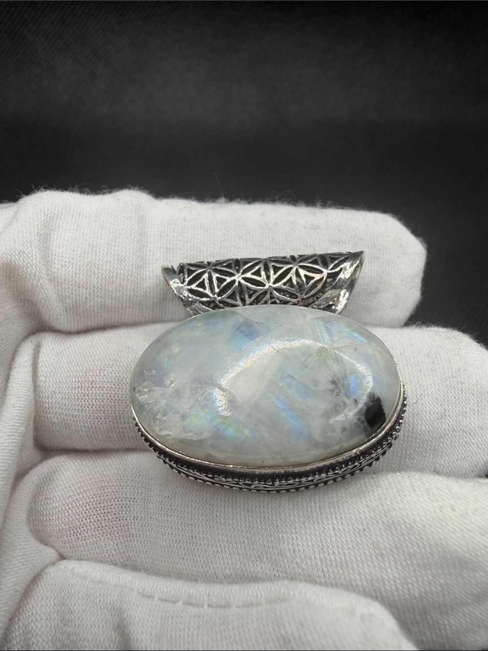 Sterling Silver Rainbow Moonstone Oval Pendant 100cts